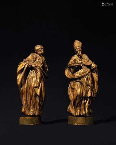 两件镀金木雕圣像（修复品），在后来的基座上。18世纪末。高：23厘米