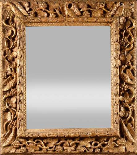 雕花镀金木镜，饰以藤枝桂叶鸟（事故与修复）。18世纪。高85厘米，宽76...
