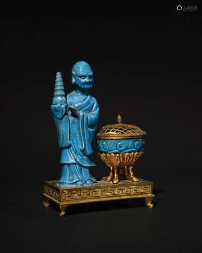 康熙时期的中国瓷器和鎏金铜器ENCRIER（修复品），底座饰拱形腿上的...