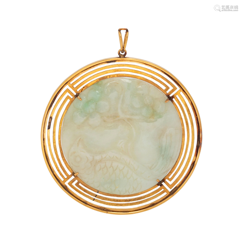 YELLOW GOLD AND JADE PENDANT