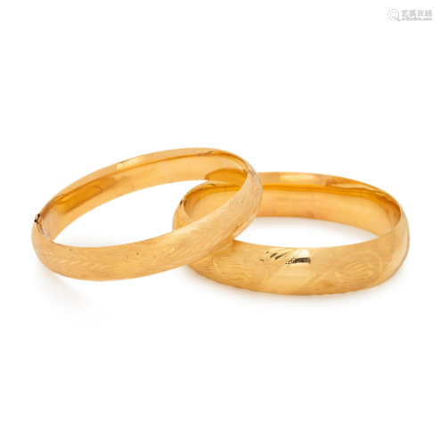 COLLECTION OF YELLOW GOLD BANGLES