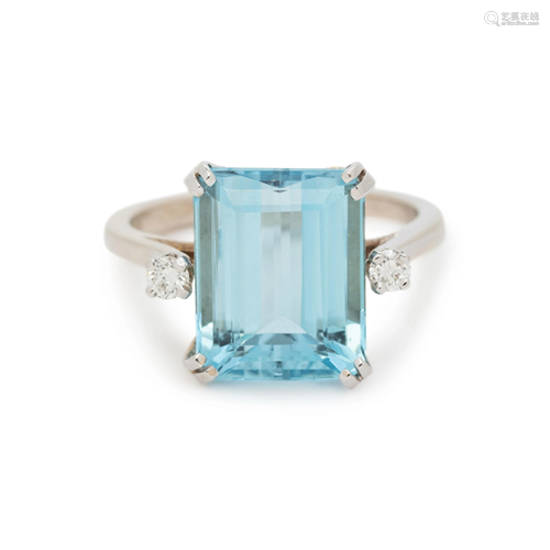 AQUAMARINE AND DIAMOND RING