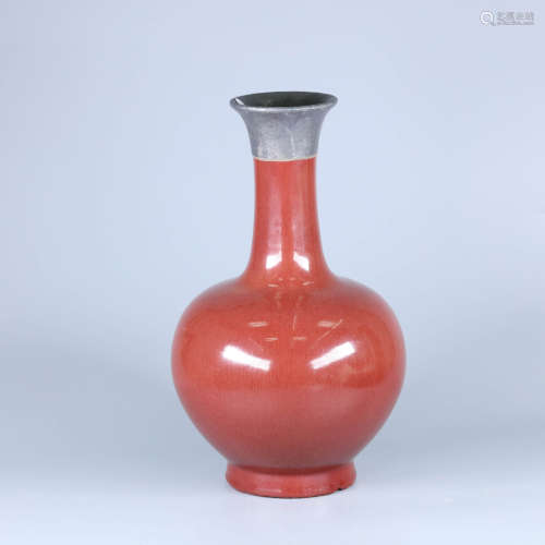 清中期 红釉撇口瓶