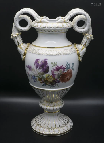 Schlangenhalshenkelvase / A snake neck handled vase,