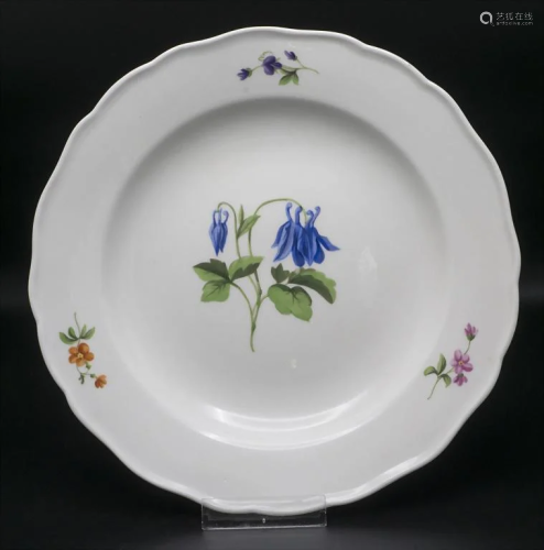 Teller mit Akelei / A plate with columbine flower,