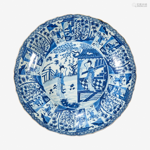 A large Chinese blue and white porcelain 