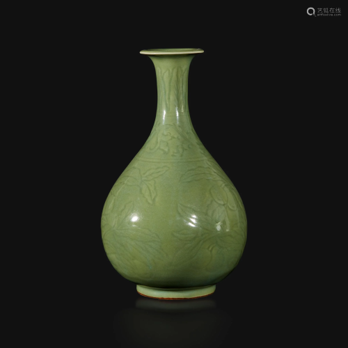 A Chinese Longquan incised celadon-glazed bottle vase,