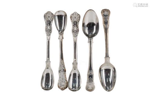 A SET OF EIGHT GEORGE IV SILVER KING'S PATTERN TEASPOONS, AL...