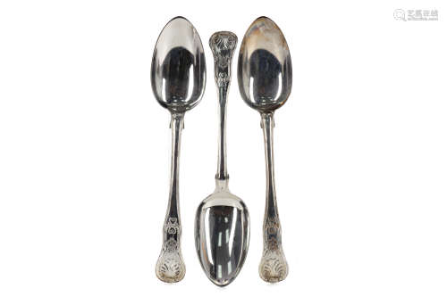A SET OF SIXTEEN GEORGE IV SILVER TABLE SPOONS