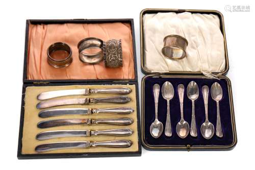 A CASED SET OF SIX SILVER TEASPOONS