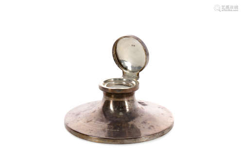 AN EARLY 20TH CENTURY SILVER INKWELL