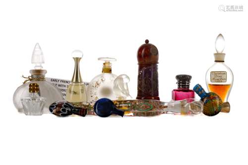 A LALIQUE GLASS PERFUME BOTTLE AND FOURTEEN OTHER BOTTLES