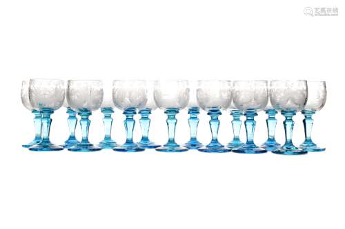 A SET OF CLEAR AND BLUE GLASS LIQUEUR GLASSES