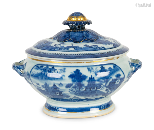 A Chinese Export Blue and White Porcelain Tureen