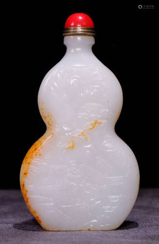 HETIAN JADE SEED CARVED SNUFF BOTTLE