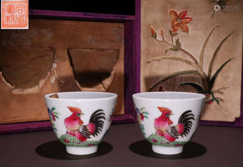 PAIR OF FAMILLE ROSE GLAZE CUP
