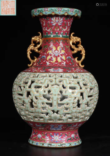 QIANLONG MARK FAMILLE ROSE GLAZE VASE