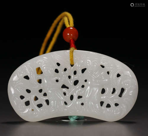 HETIAN JADE CARVED FIGURE PATTERN PENDANT