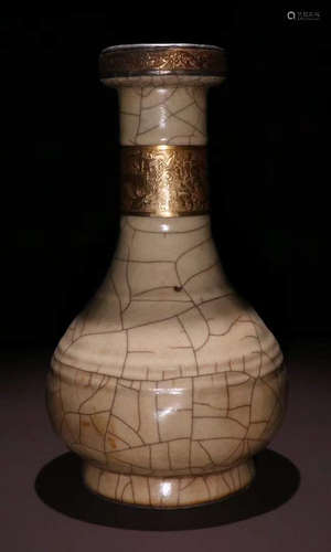 GEYAO WITH GILT DECORATED VASE