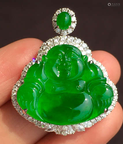 ICY GREEN JADEITE BUDDHA PATTERN PENDANT