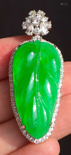 ICY GREEN JADEITE LEAF PATTERN PENDANT