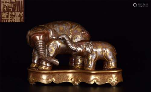 QIANLONG MARK PORCELAIN ELEPHANT WITH GOLD&SILVER