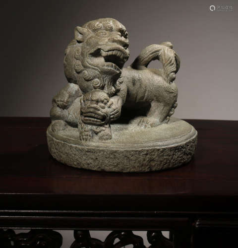 BLUE STONE LION FORMED ORNAMENT