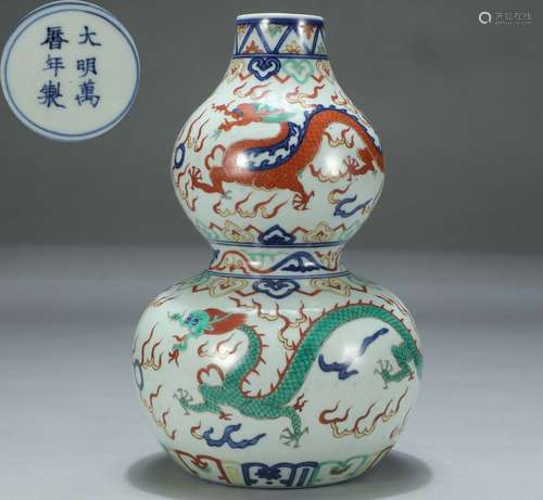 WANLI MARK WUCAI DRAGON PATTERN GOURD VASE