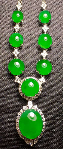 ICY GREEN JADEITE NECKLACE