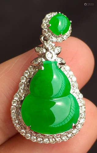 ICY GREEN JADEITE GOURD FORM PENDANT