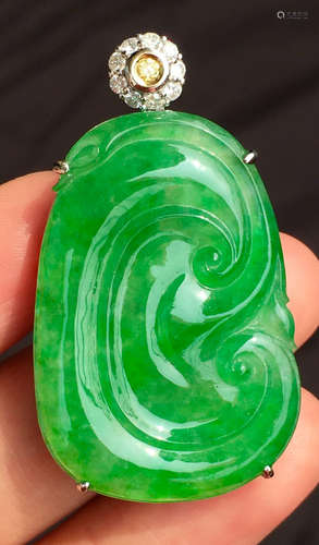 ICY GREEN JADEITE RUYI PATTERN PENDANT