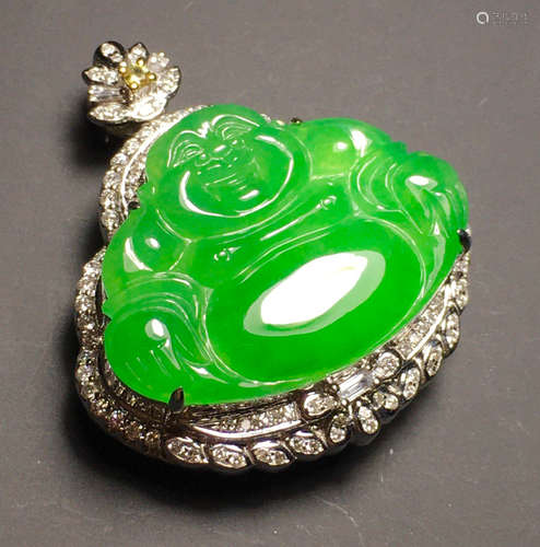 ICY GREEN JADEITE BUDDHA PATTERN PENDANT