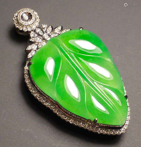 ICY GREEN JADEITE LEAF PATTERN PENDANT