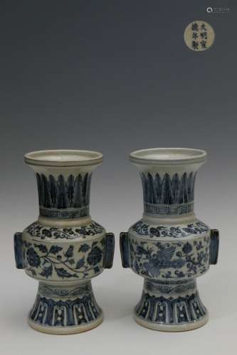 Blue-and-white Vase with Double Phoenixes Design