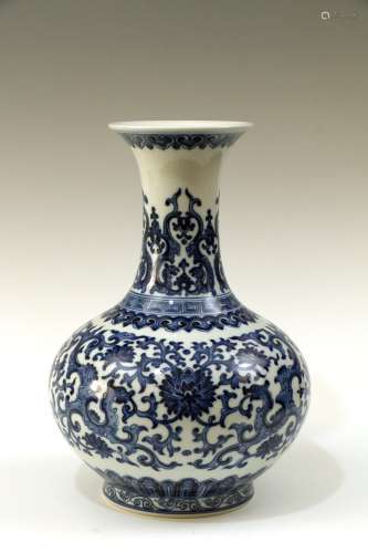 Blue-and-white Vase with Dragon Pattern
