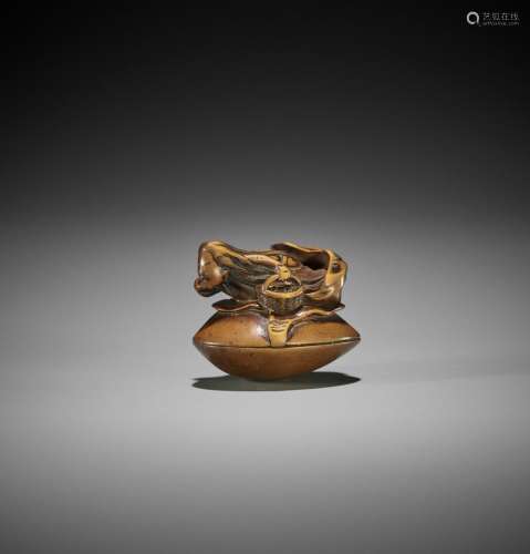 MASANAO: A VERY RARE WOOD NETSUKE OF A MERMAID AS A CLAM DIV...