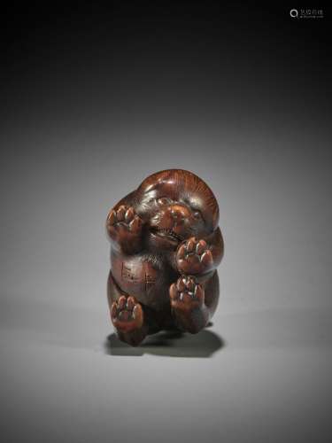 MASANAO: AN AMUSING WOOD NETSUKE OF A FRIGHTENED PUPPY