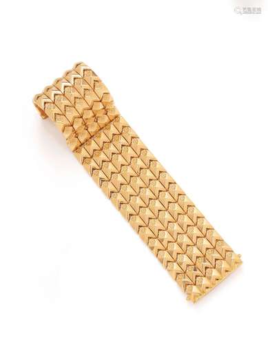 Bracelet manchette en or jaune 18K (750/1000) à maille pyram...