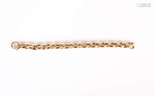 Bracelet en or jaune 18K (750/1000) composée de mailles oval...
