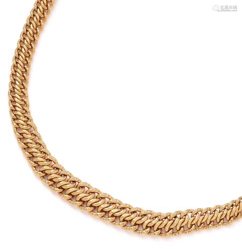 Collier en or 18K (750/1000) à maille ovale croisée partiell...