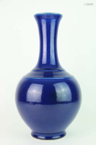 清 霽藍釉天球瓶