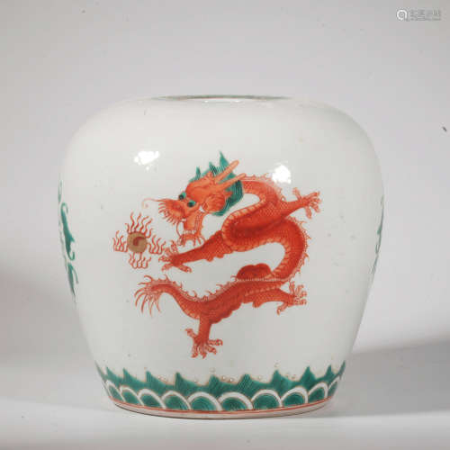 A FAMILLE ROSE DRAGON PATTERN PORCELAIN JAR