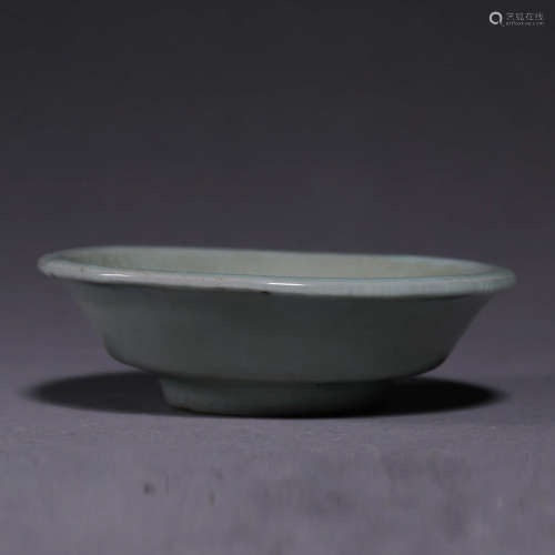 A LONGQUAN PORCELAIN SAUCER