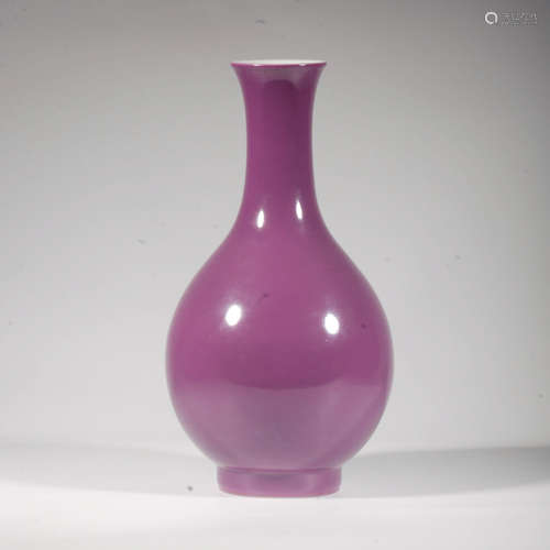 AN EGGPLANT PURPLE SKIN PORCELAIN VASE