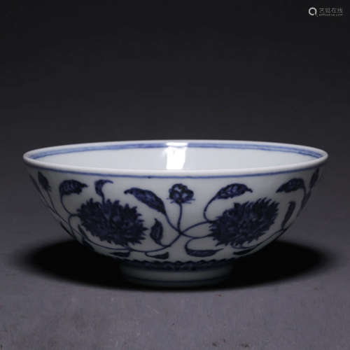 A BLUE AND WHITE LOTUS PATTERN PORCELAIN BOWL