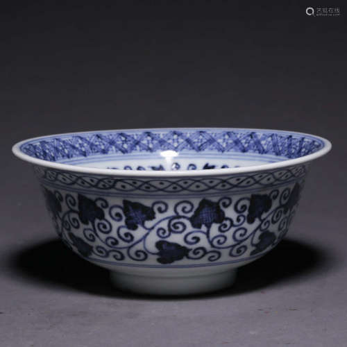 A BLUE AND WHITE LEAVES PATTERN PORCELAIN BOWL