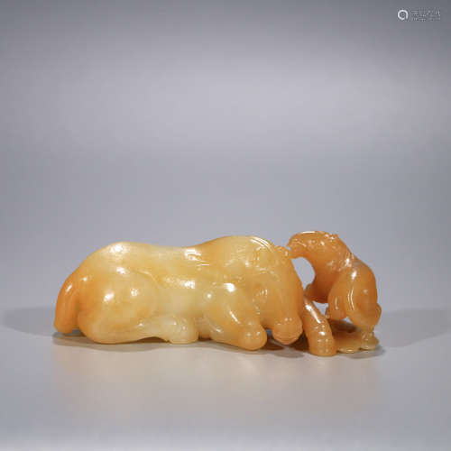 A HETIAN JADE CARVED HORSE ORNAMENT
