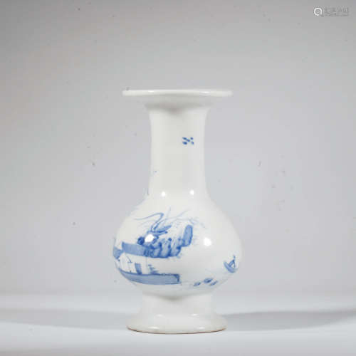 A BLUE AND WHITE FIGURE PORCELAIN DISH-TOP VASE