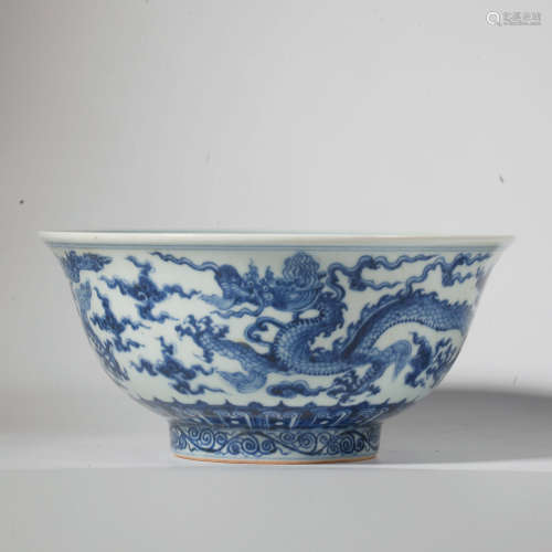 A BLUE AND WHITE DRAGON PATTERN PORCELAIN BOWL