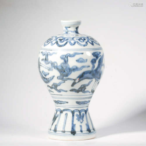 A BLUE AND WHITE CLOUD&CRANE PATTERN PORCELAIN MEIPING VASE